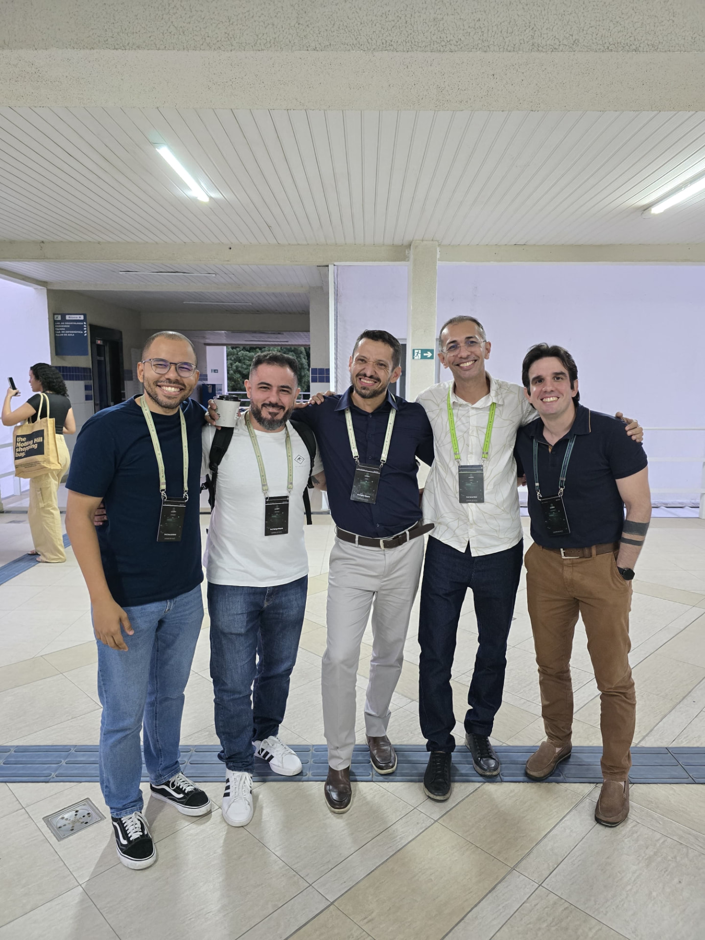 Professores e organizadores da Imersão ChatGPT reunidos no campus